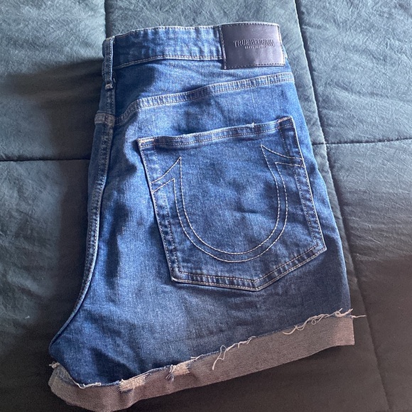 True religion shorts - Picture 2 of 4